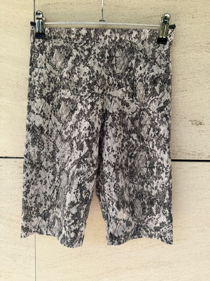 OYSHO. Mallas cortas estampado grises. T XS/S