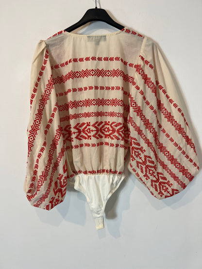 PADOVA. Red embroidered puff-sleeve top. XS