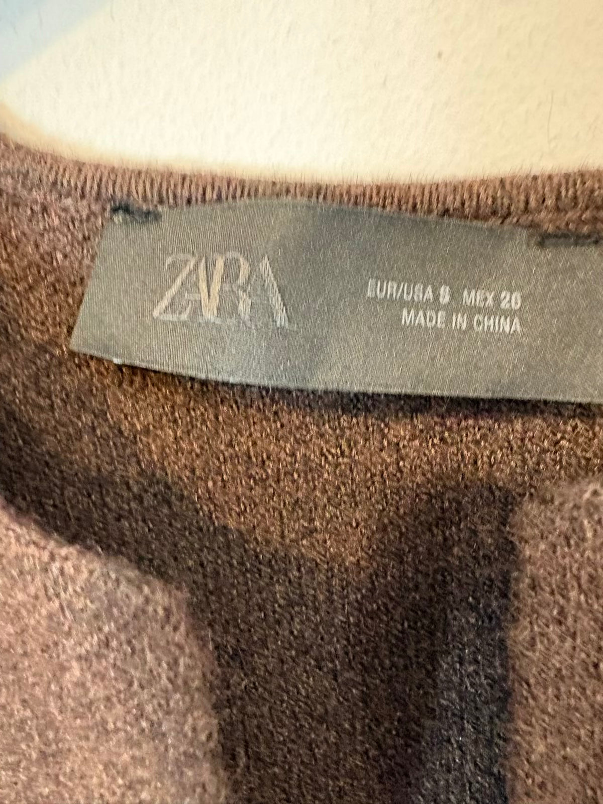 ZARA. Vestido midi marrón con lana
