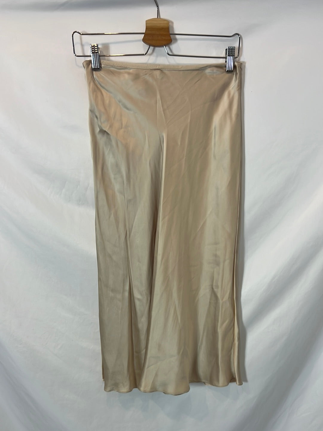 MASSIMO DUTTI. falda beige satinada T.xs