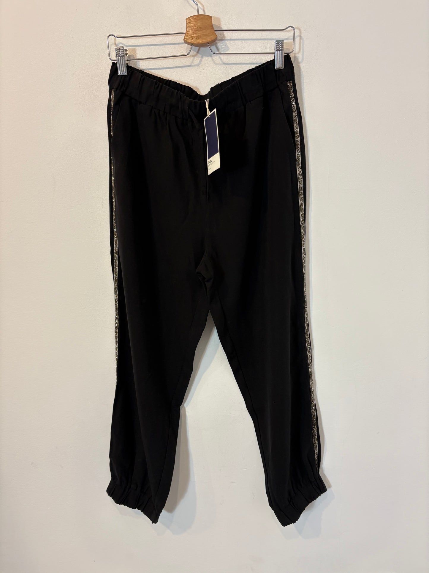 ZARA. Pantalón negro fluido pedreria