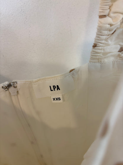 LPA. Vestido corto entallado lunares
