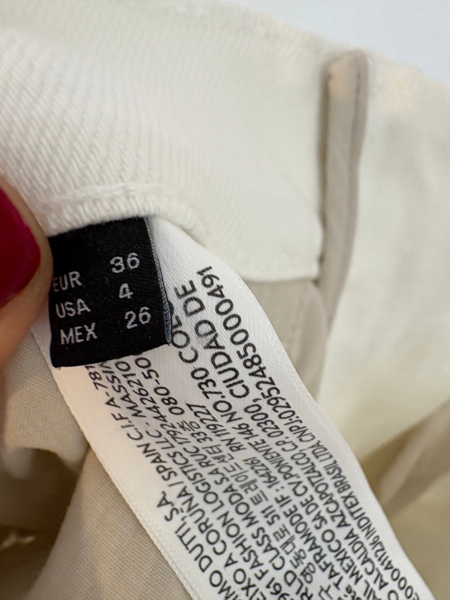 MASSIMO DUTTI. Denim blanco pata ancha