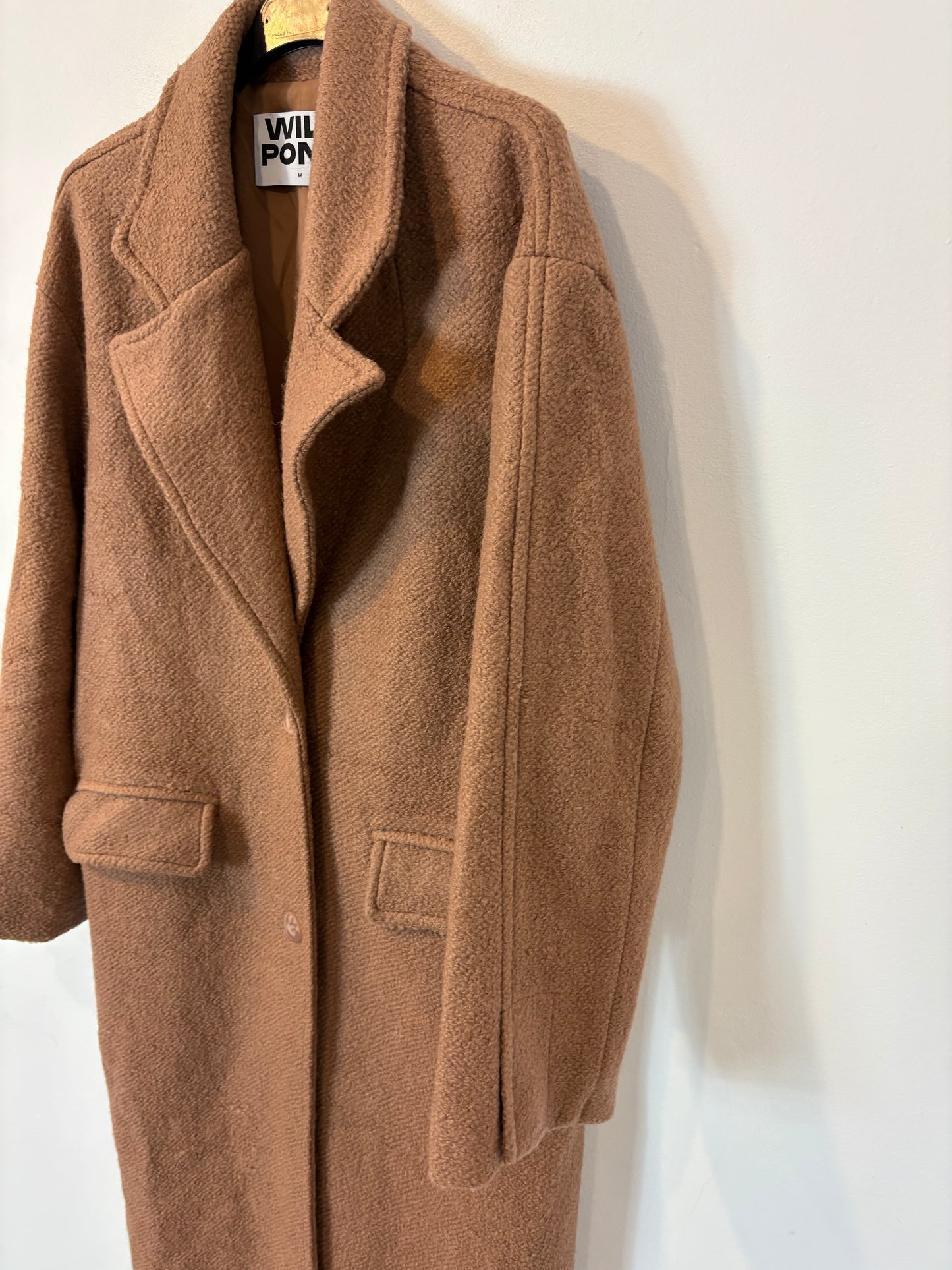 WILD PONY. Abrigo camel largo con lana