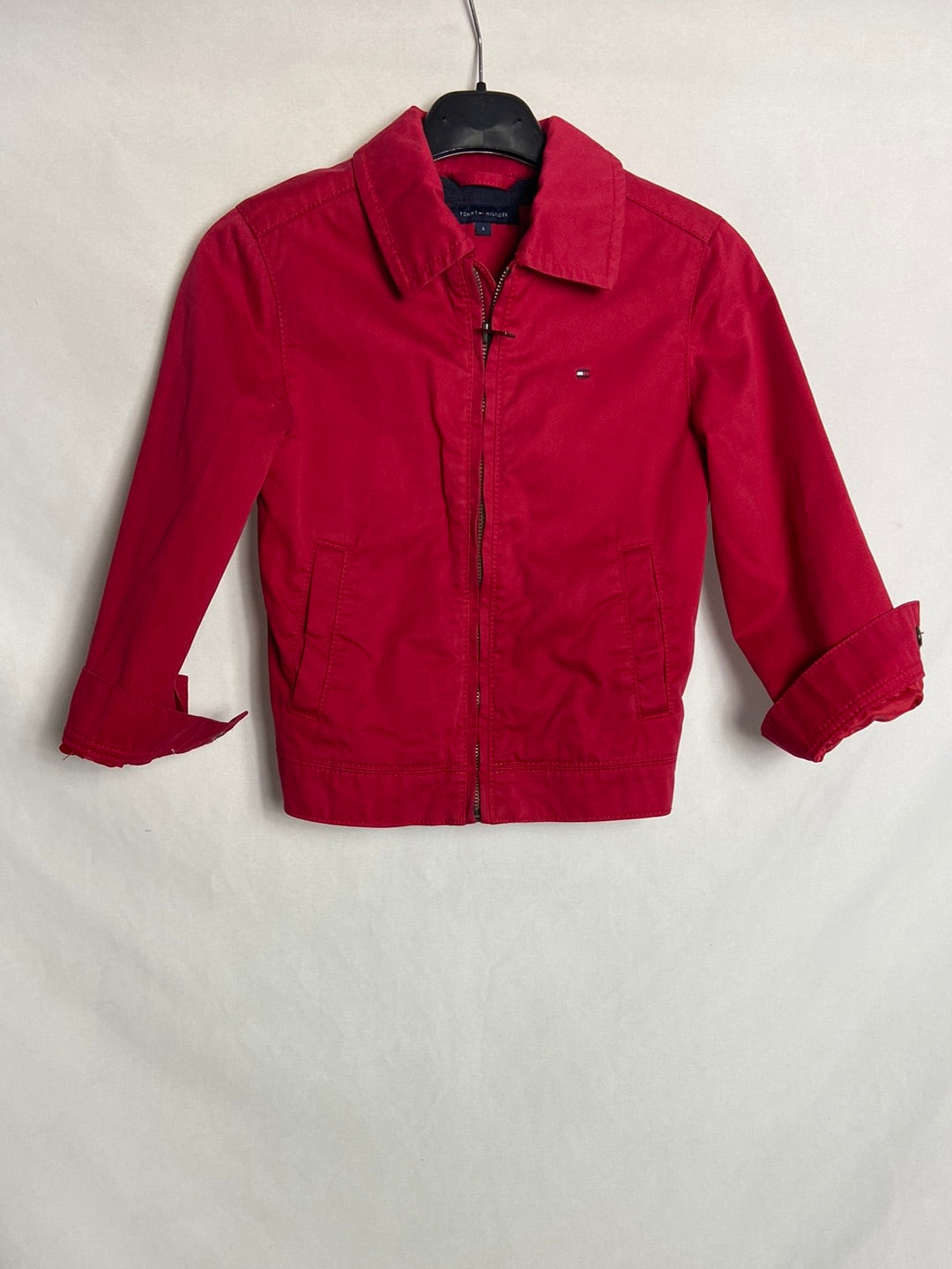 TOMMY HILFIGUER. Chaqueta roja clásica. T 6 años