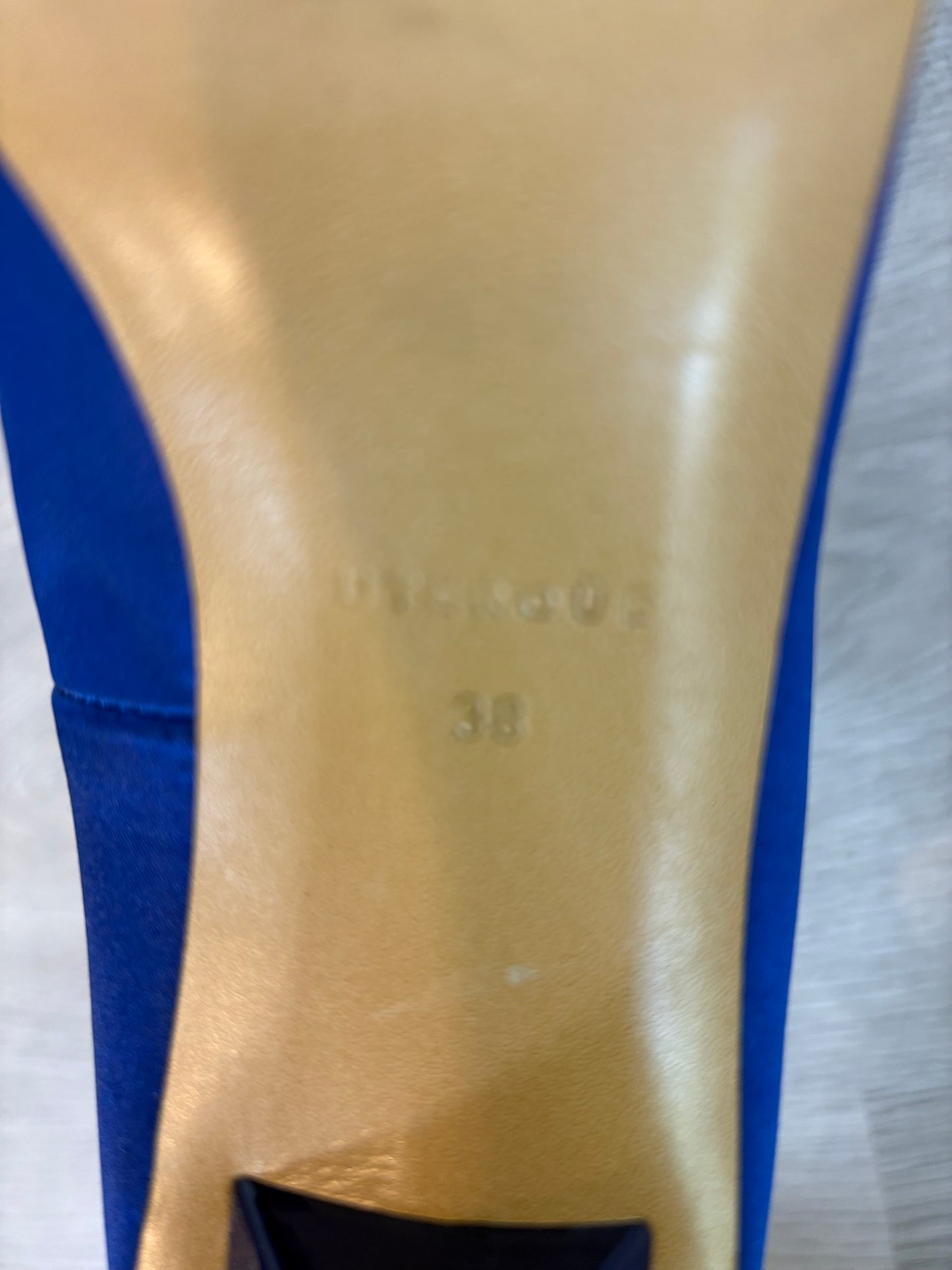 UTERQÜE. Zapatos azules joya T.38