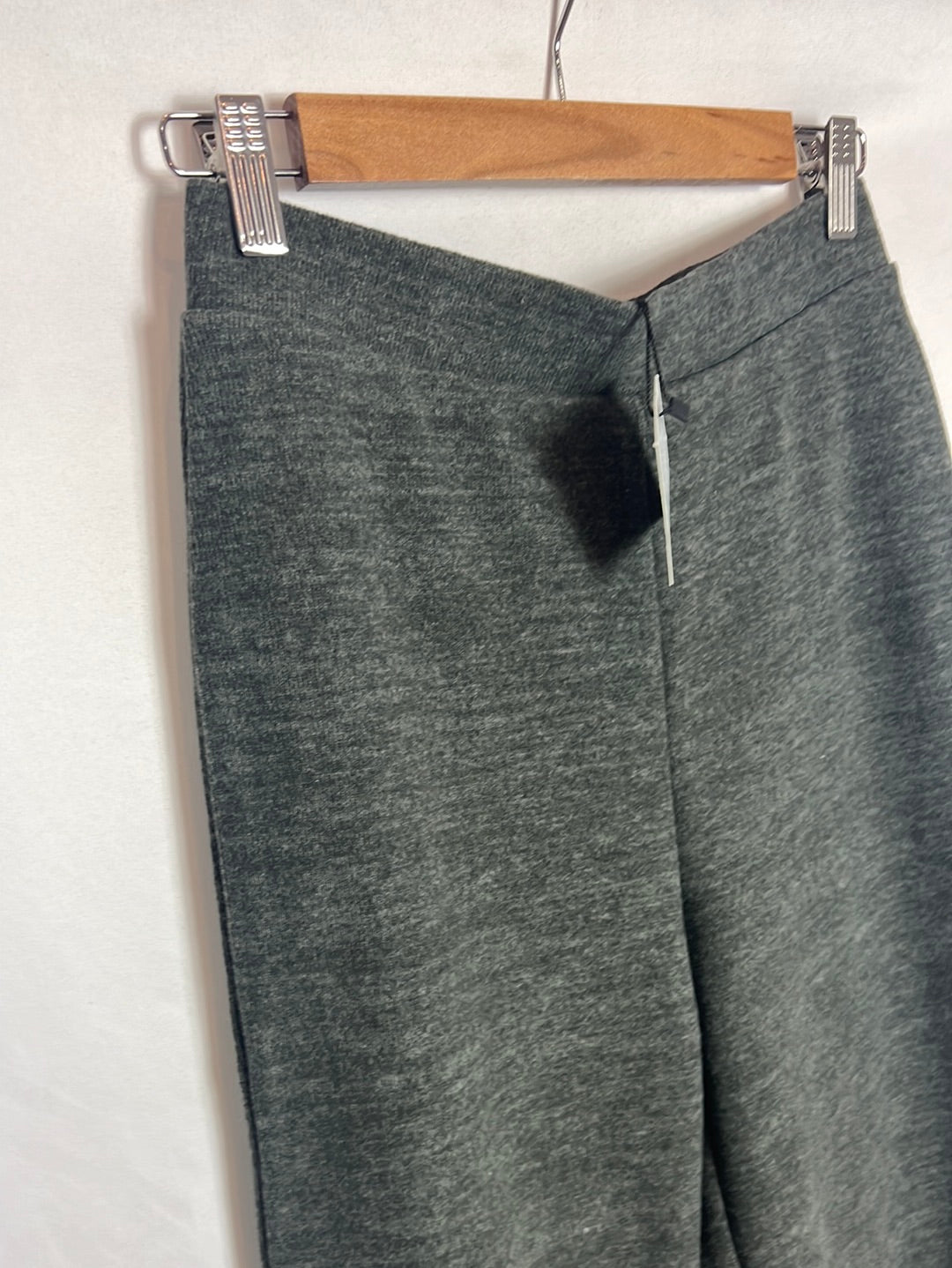 ZARA. Pantalón punto gris jaspeado pata ancha. T S