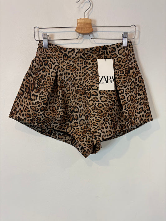 ZARA. Bermuda animal print