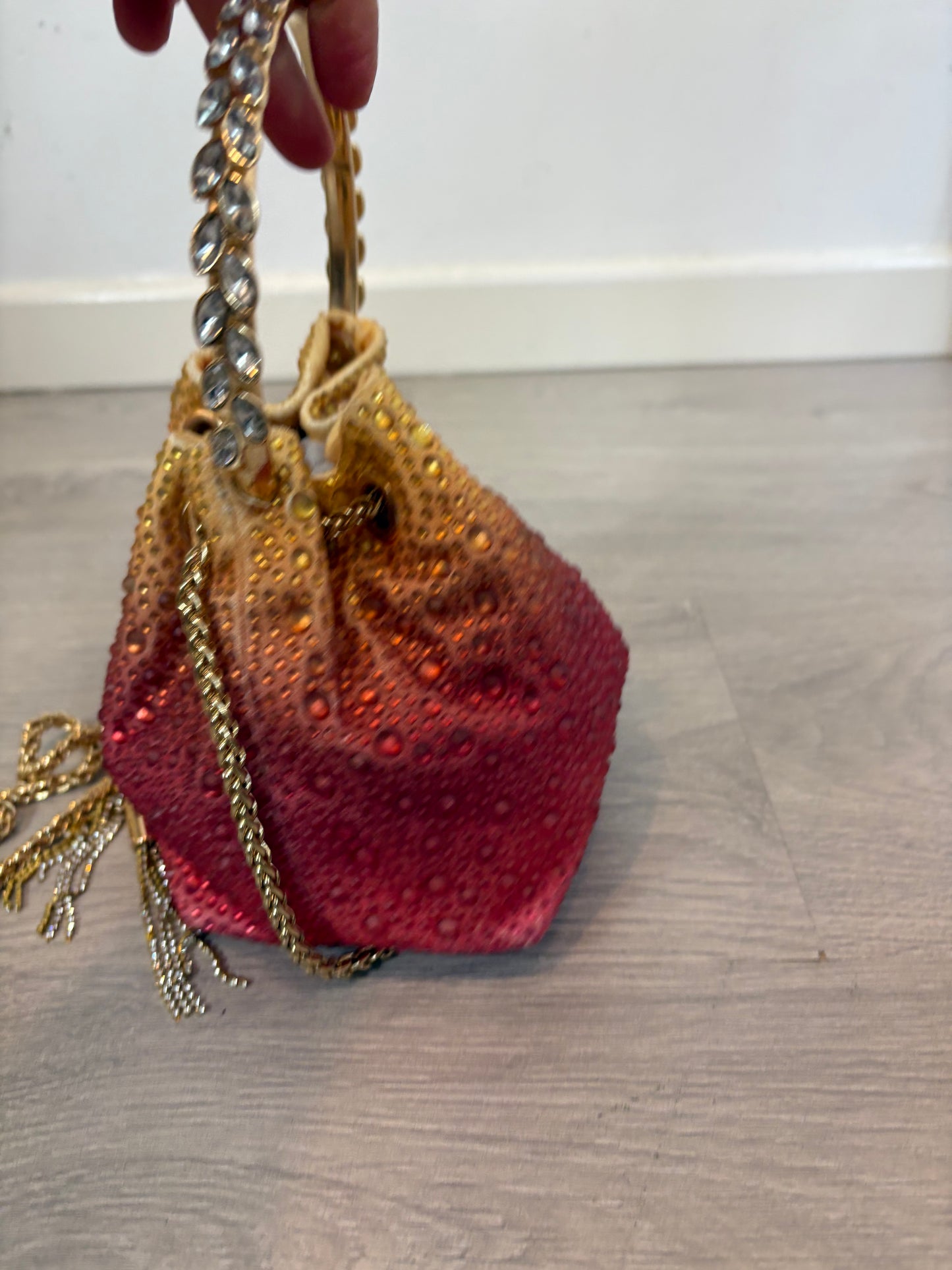 OTRAS. Bombonera pedrería doble asa