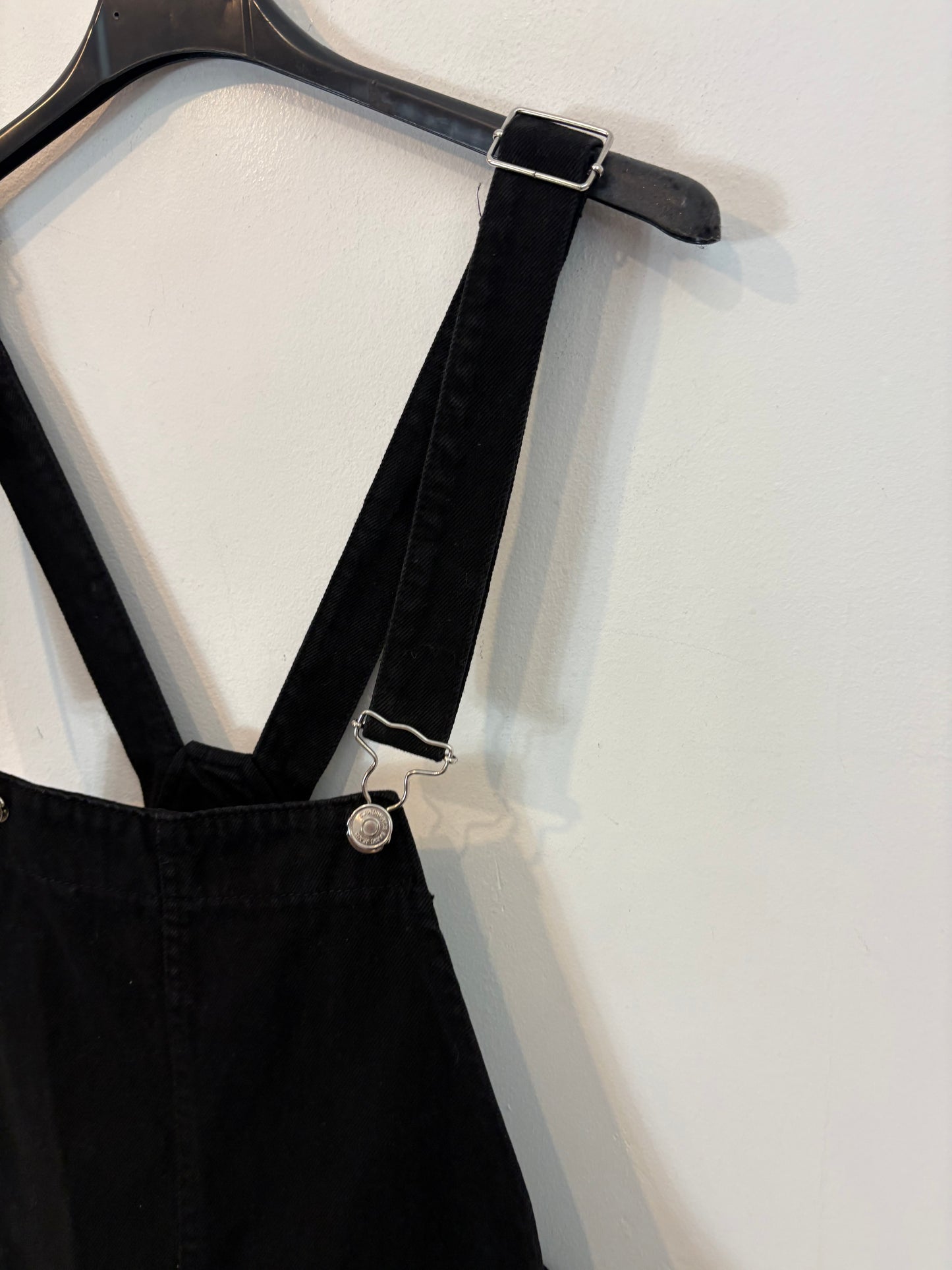 STRADIVARIUS. Peto corto denim negro. T 38