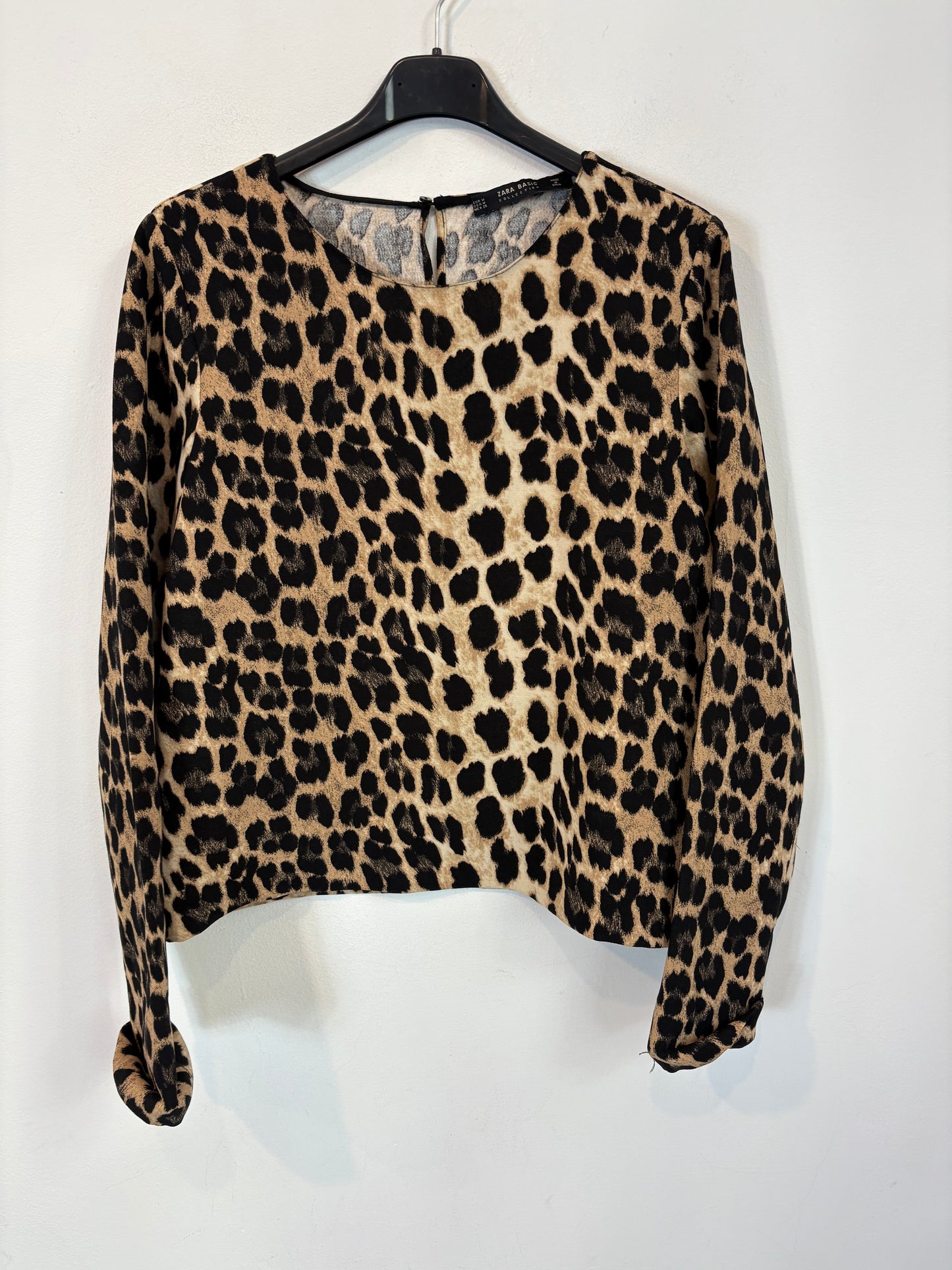 ZARA. Anima print blouse with openings. TM