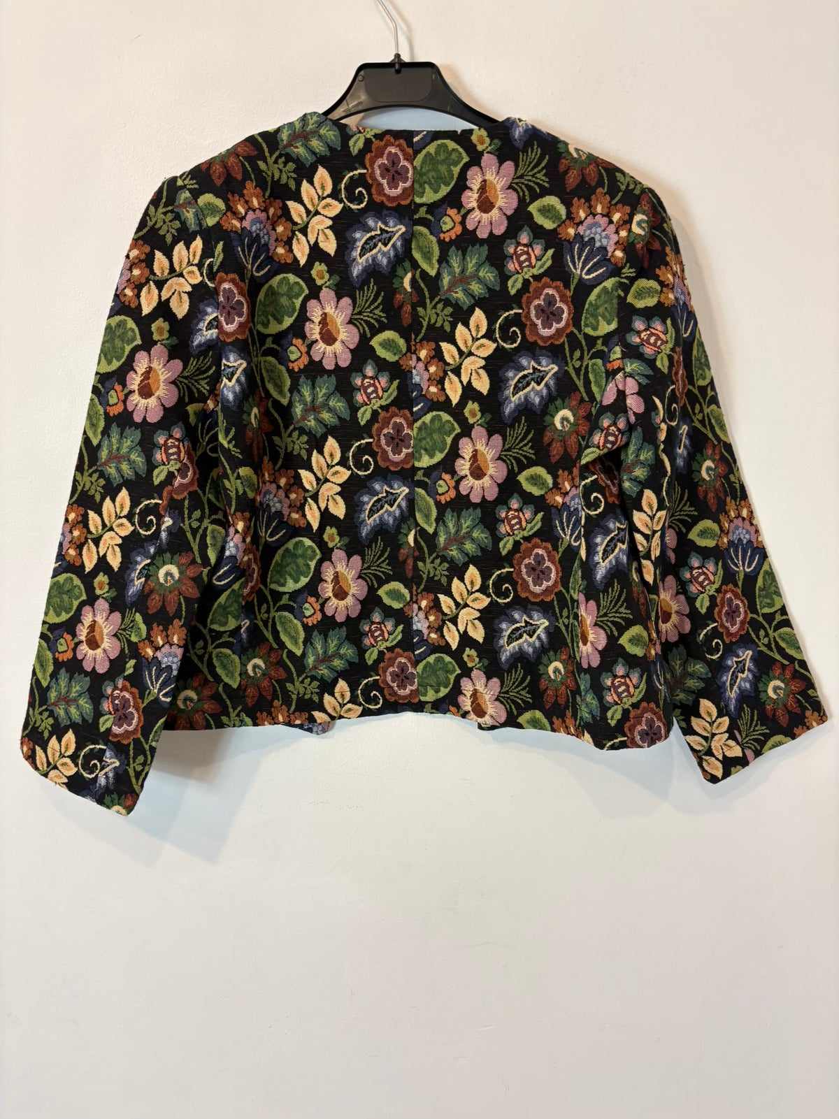 CASTAÑO DE INDIAS. Chaqueta estampado tapiz