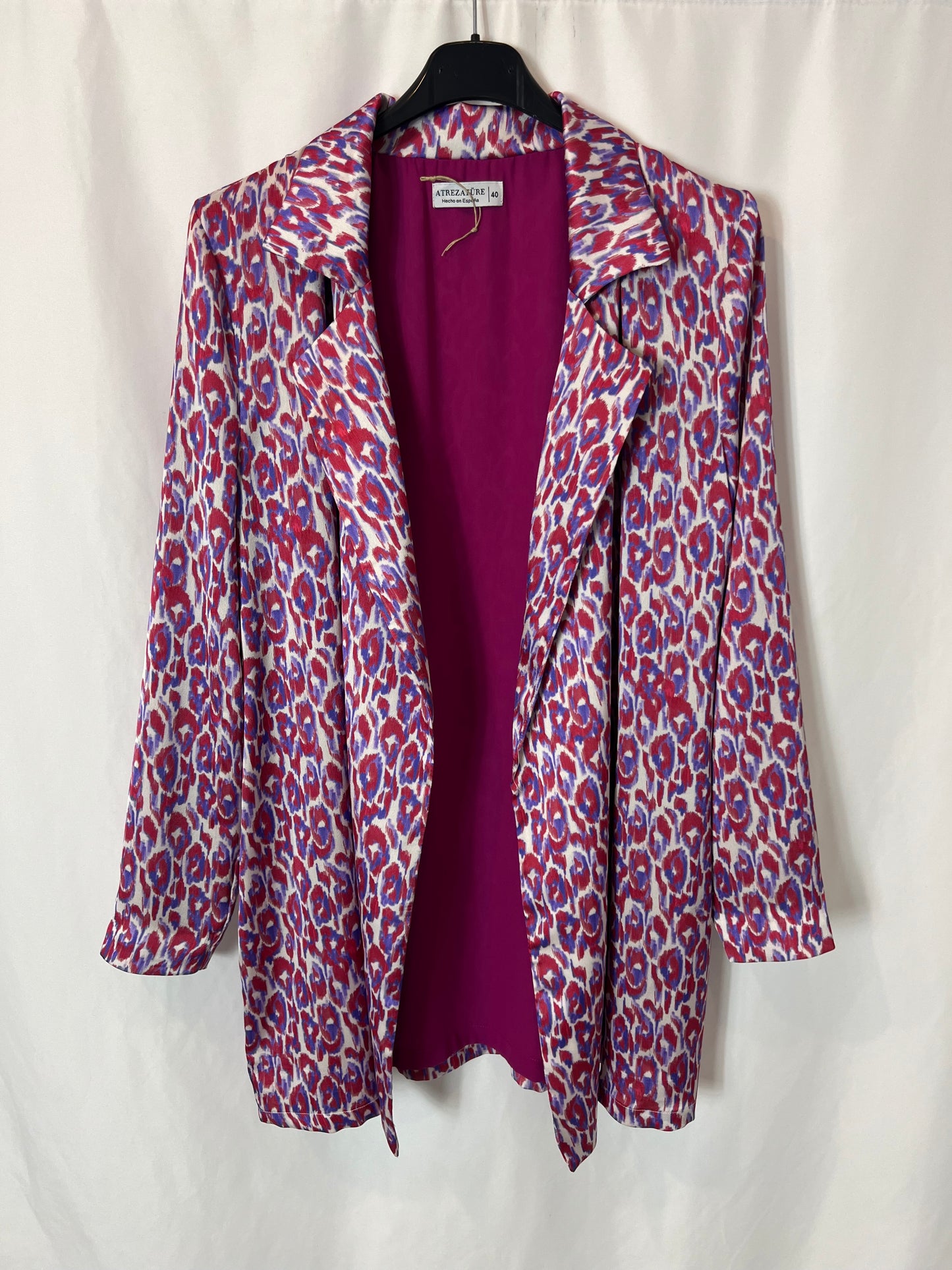 ATREZATÜRE. Blazer estampada rosas. T 40