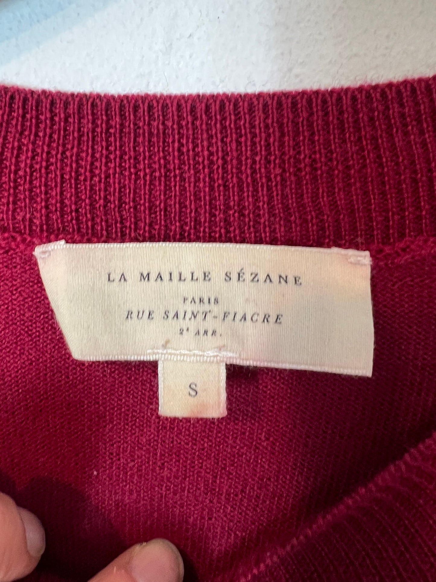 SEZANE. Burgundy wool sweater with buttons and sleeves.