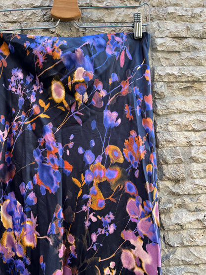 VALENTINA GARI. Falda midi satinada estampada