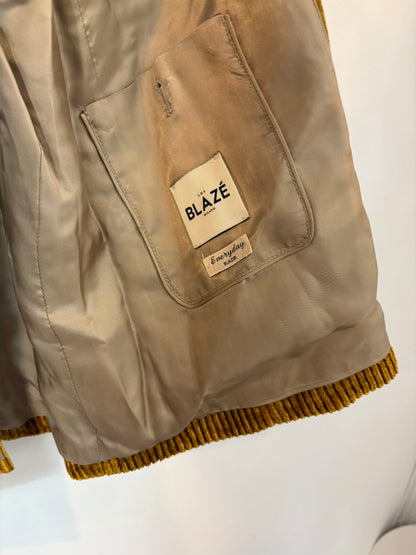 BLAZÉ MILANO. Modelo Everyday blazer pana camel