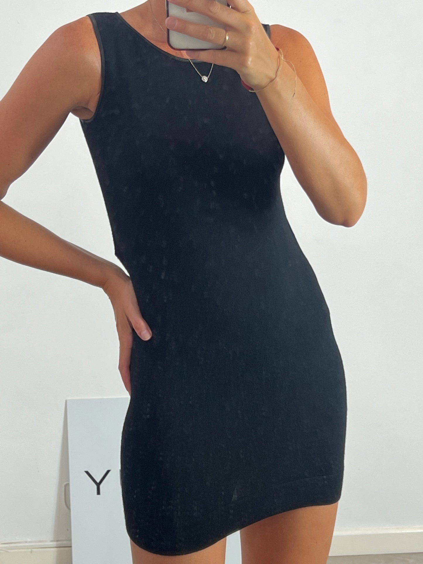 DIANE VON FURSTENBERG. Short fitted wool dress. TS