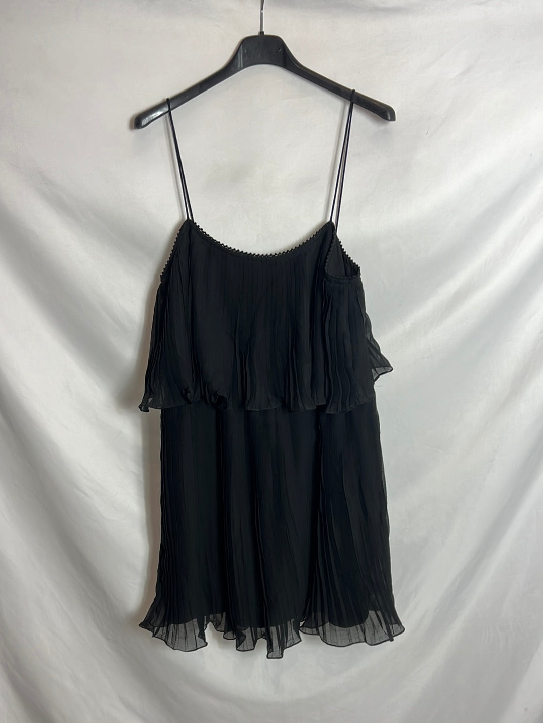 ZARA. Short black dress with ruffles. TL