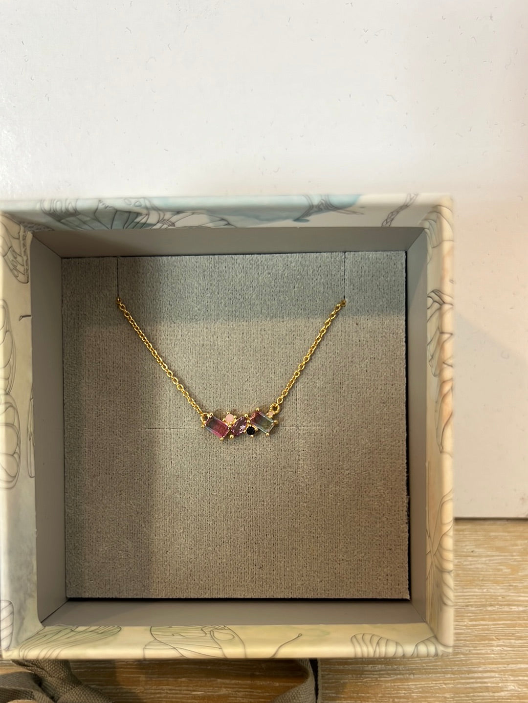 APODEMIA. Colored stone choker