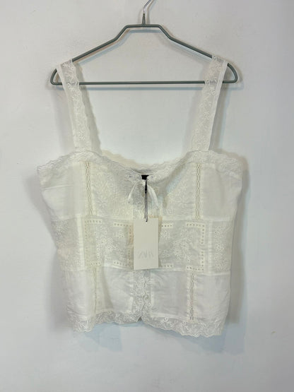 ZARA. Top blanco bordados