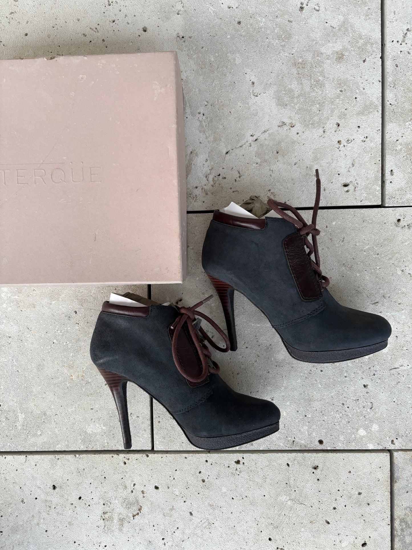 UTERQÜE. Botines piel cordones. T 37