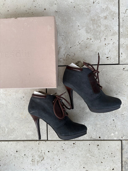 UTERQÜE. Botines piel cordones. T 37