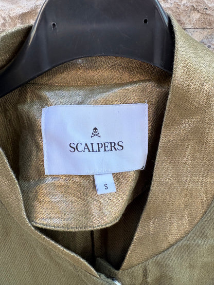 SCALPERS. Conjunto verde tachas. T S