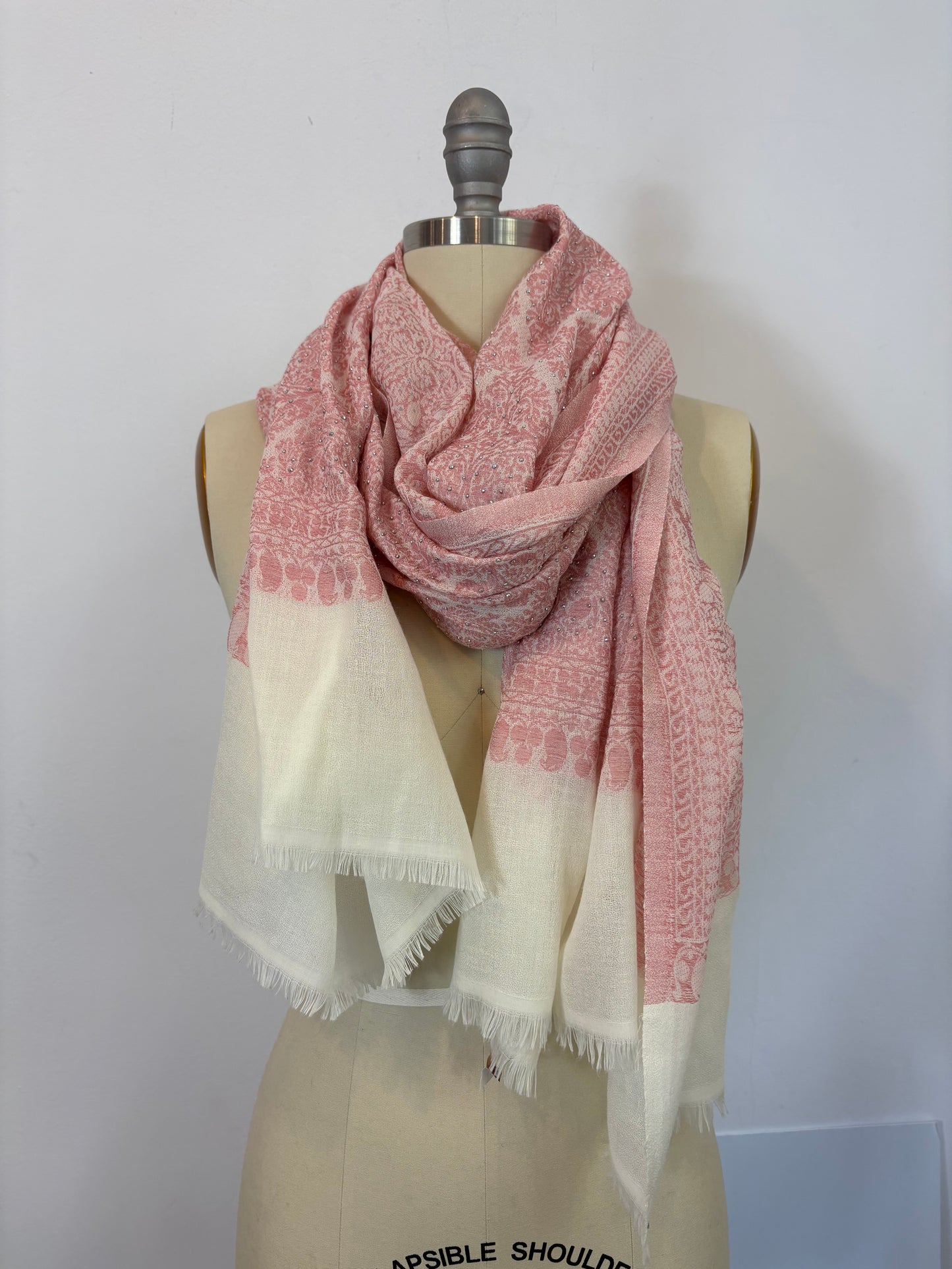 KROREN. Pañuelo rosa tachuelas.