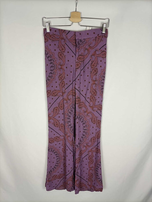 ZARA. Pantalón campana lila amebas T.S