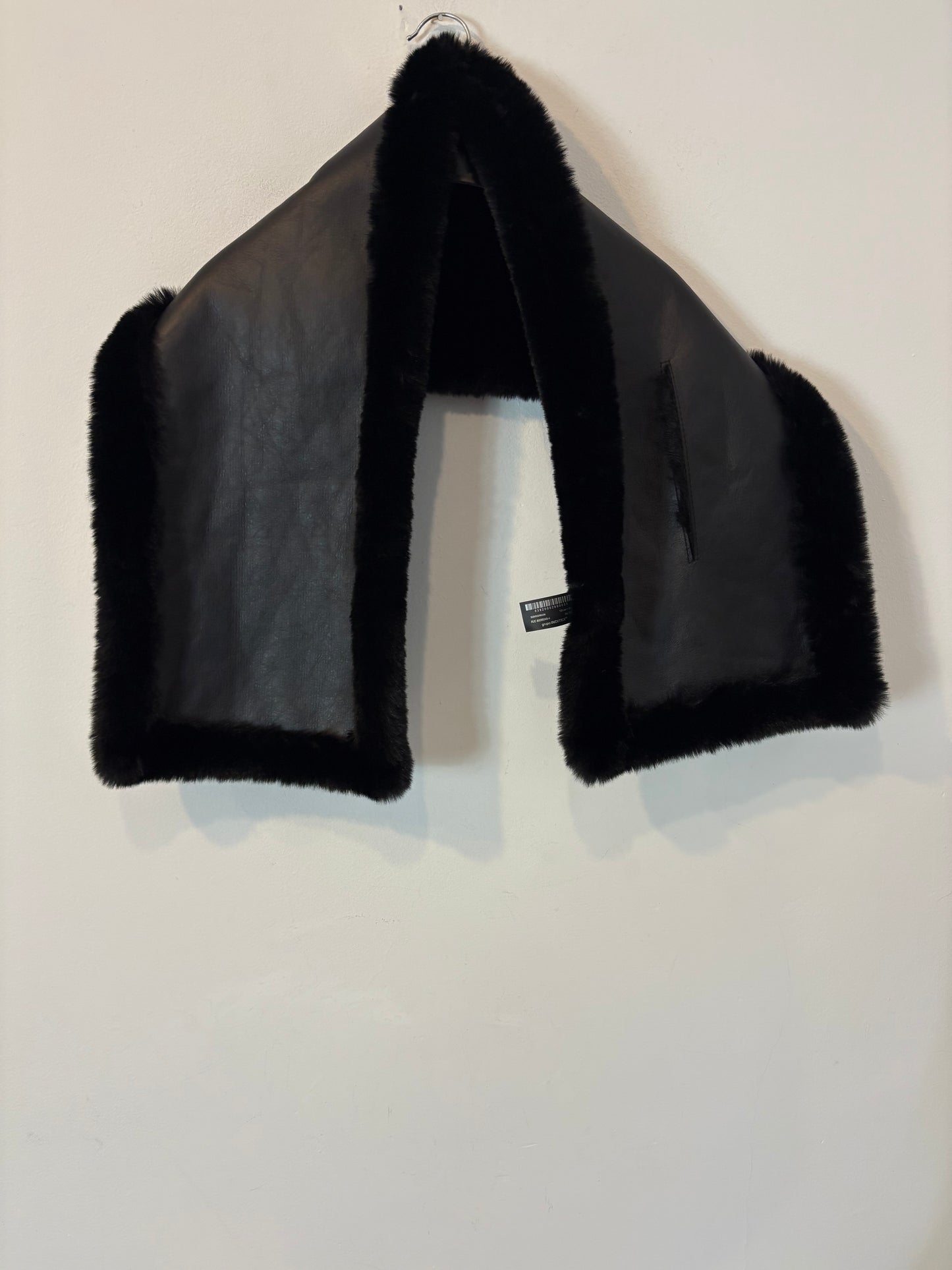 ZARA. Cuello doble textura en negro