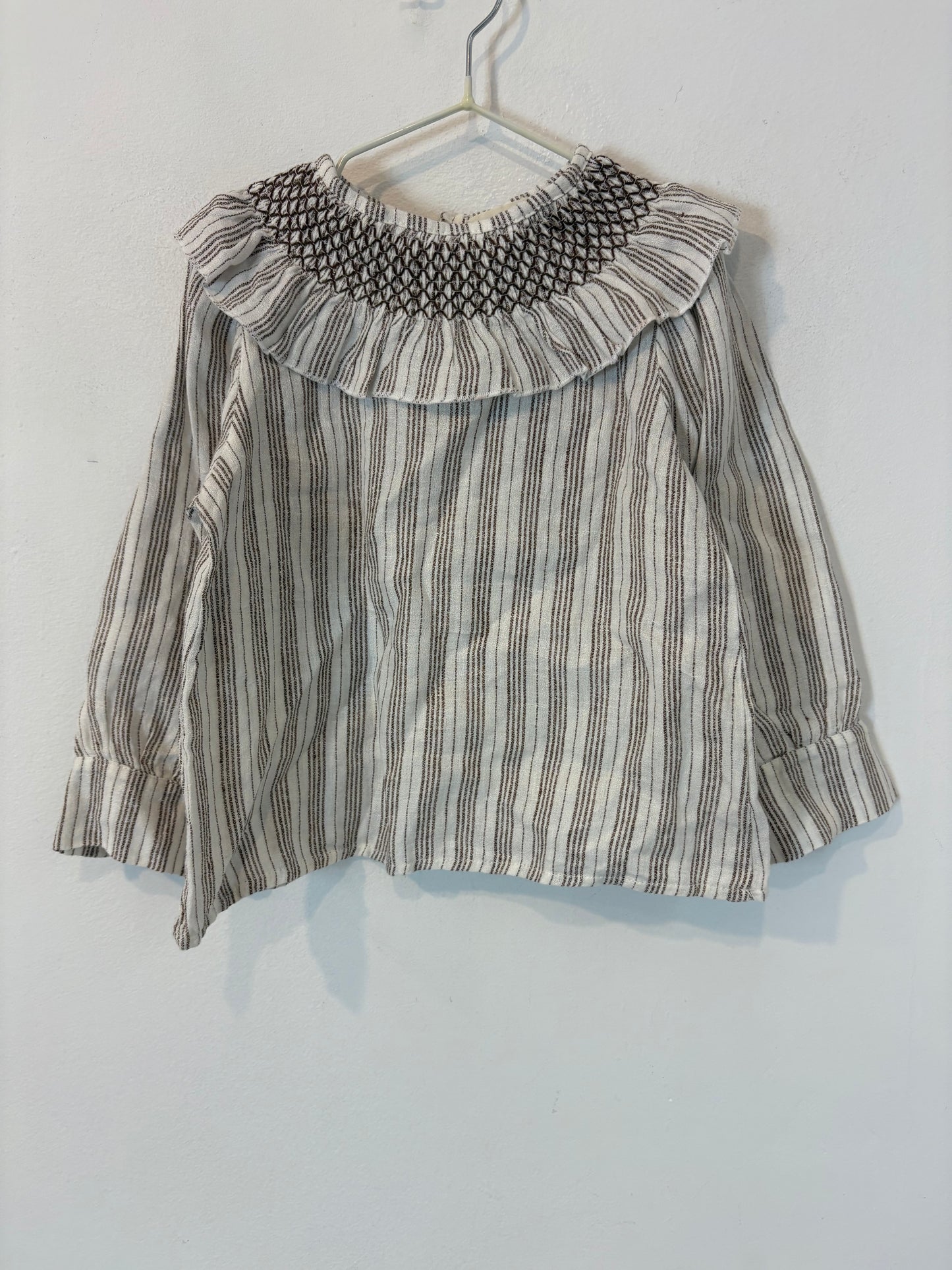 MALUDI KIDS. blusa beige rayas cuello  T.3 años