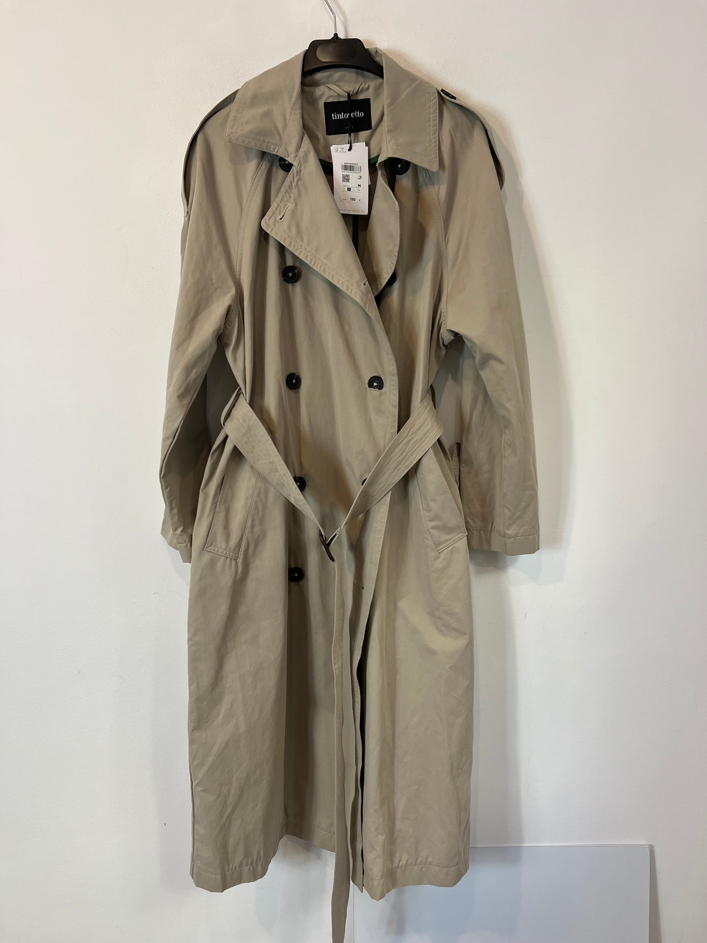 TINTORETTO. Gabardina larga beige