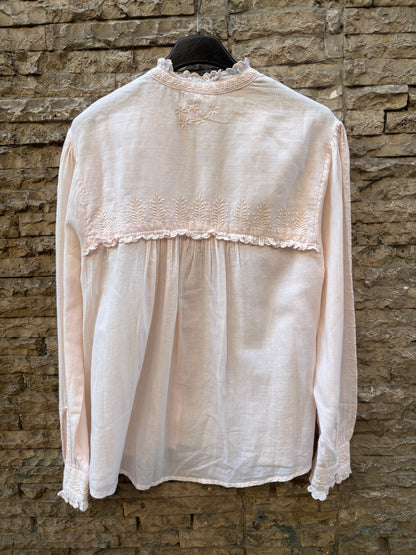 LOUISE MISHA. Blusa rosa claro bordados