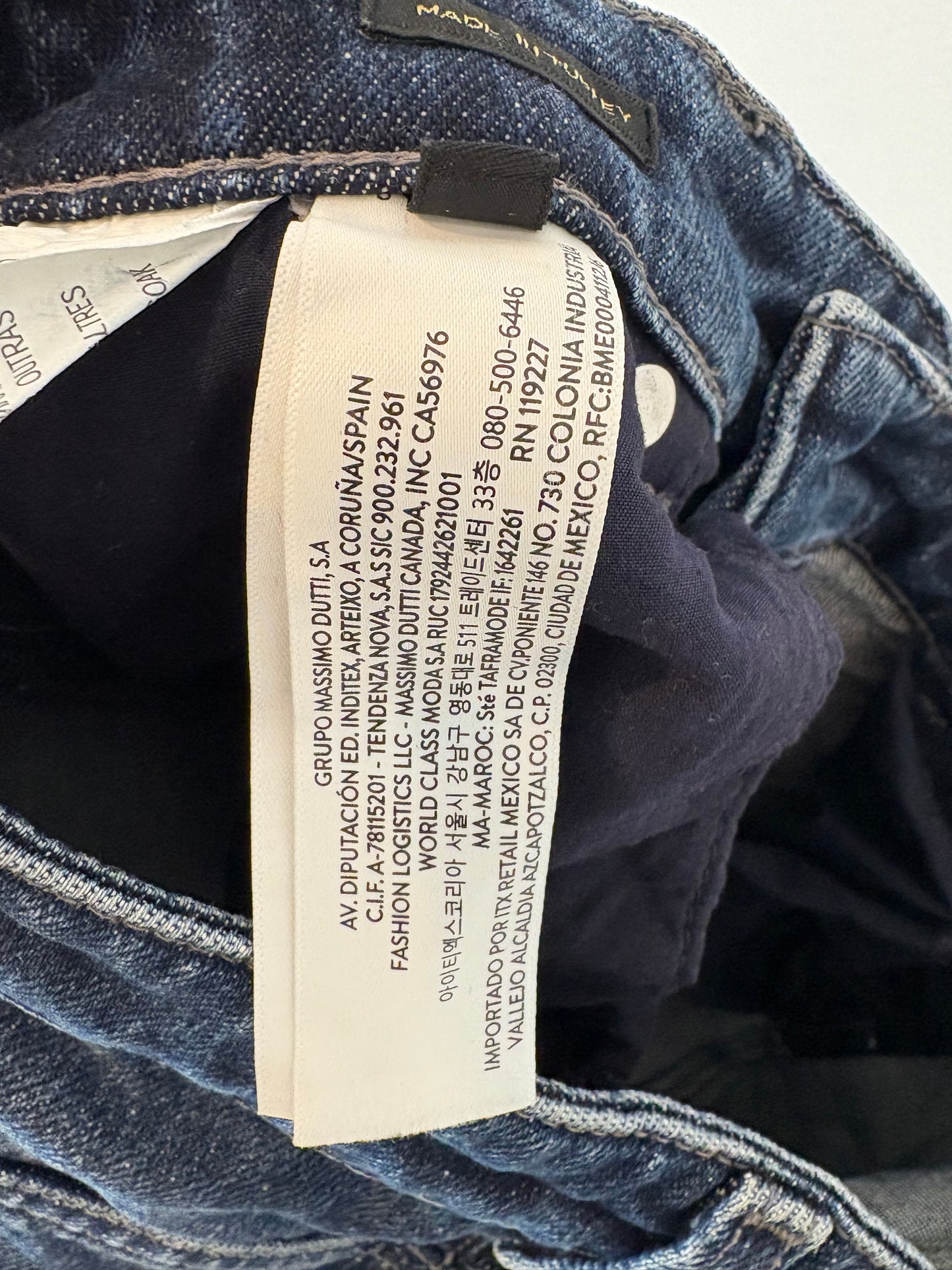 MASSIMO DUTTI. Denim tiro alto recto. T 36