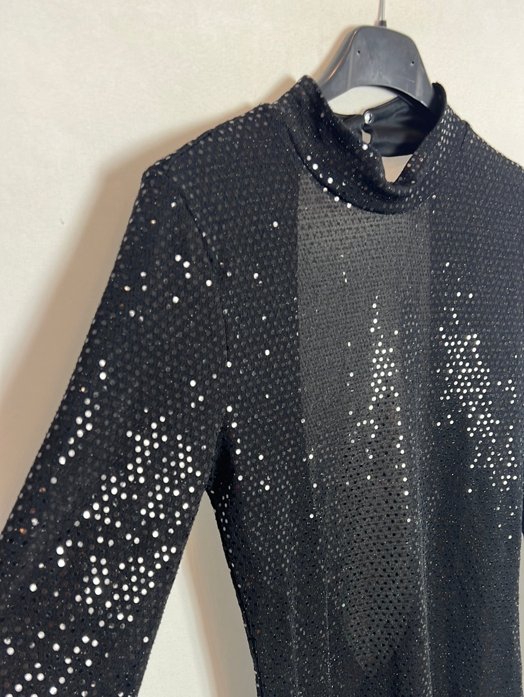 PULL&BEAR. Vestido negro ajustado espalda al aire. T M