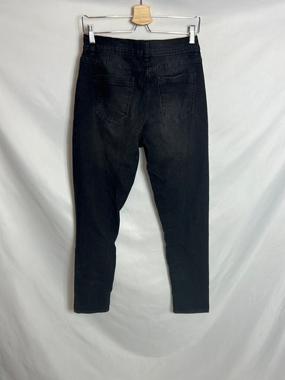 UP2FASHION. Worn effect black denim. T 40