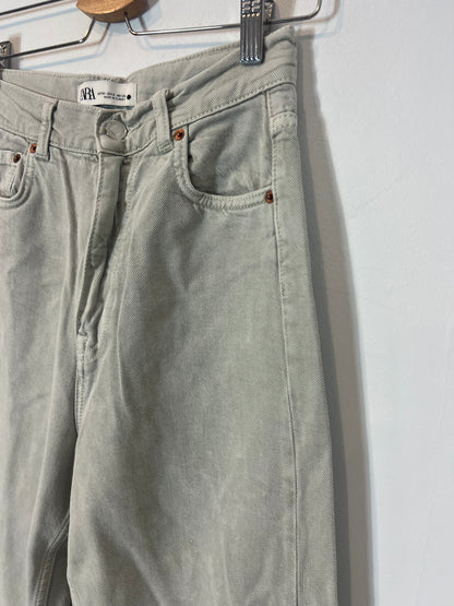ZARA. Denim recto gris claro. T 34