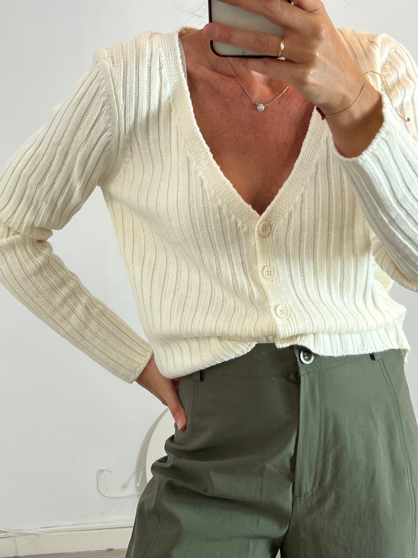 STRADIVARIUS. Cárdigan canalé color crudo. T L