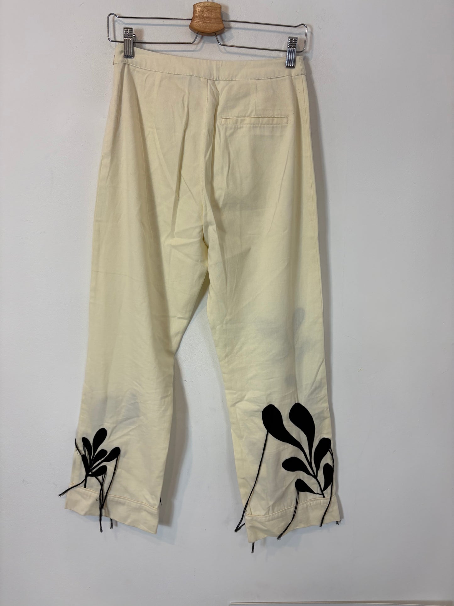 MACSENS. Pantalón beige detalle flecos