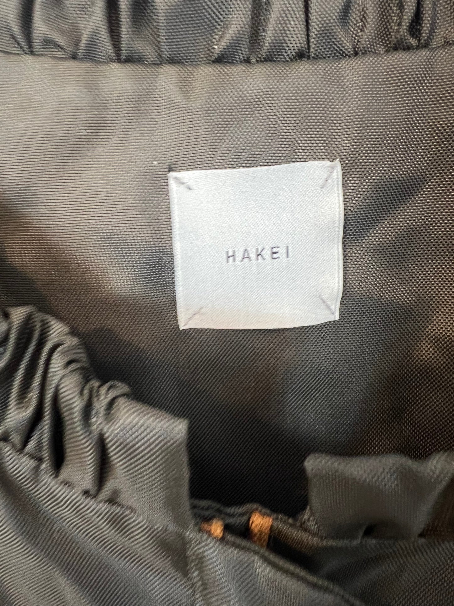 HAKEI. Chaqueta verde caqui corta vientos. T S