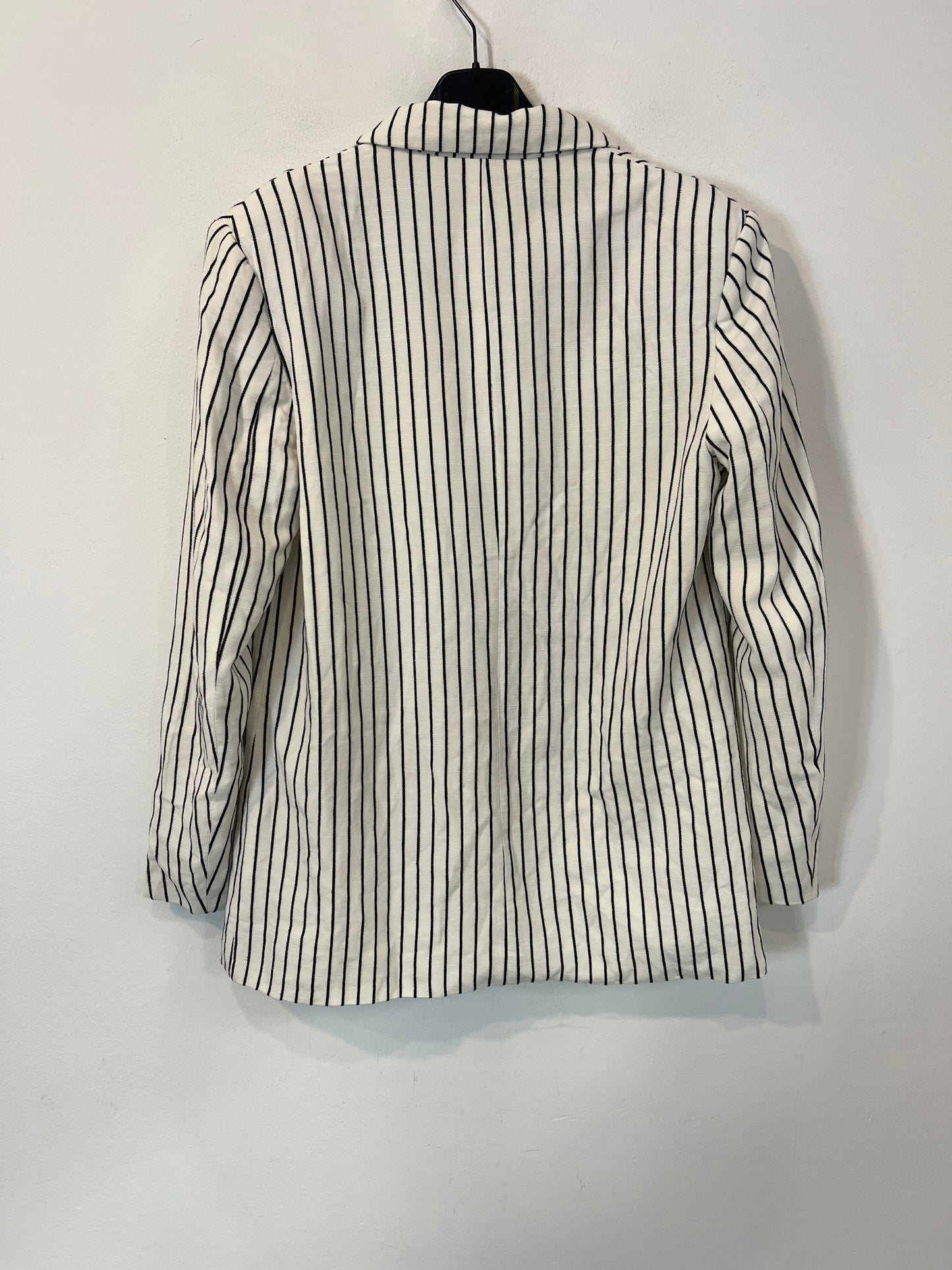 ZARA. Blazer fluida rayas