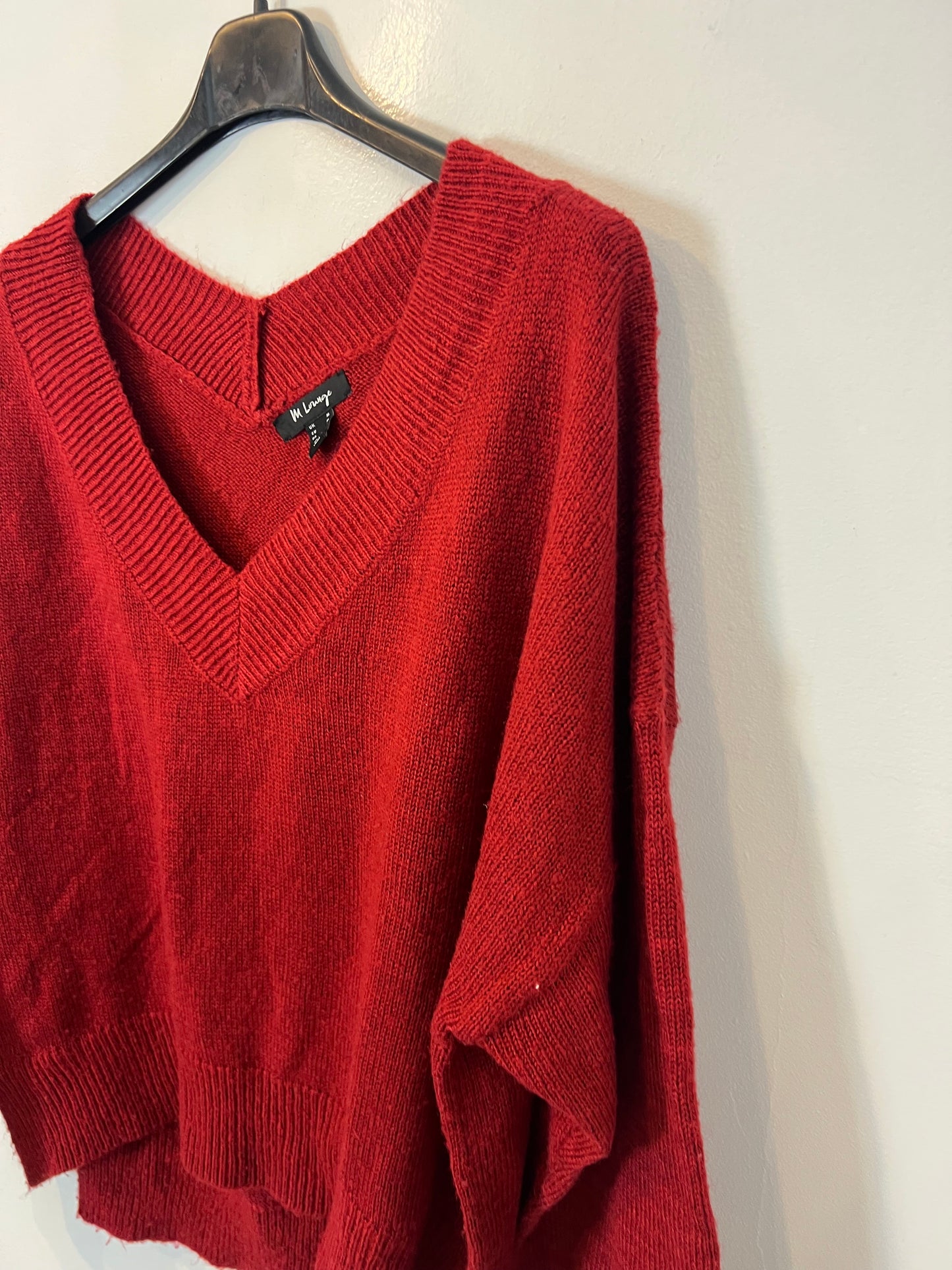 M LOUNGE. Jersey rojizo cuello pico  T.m