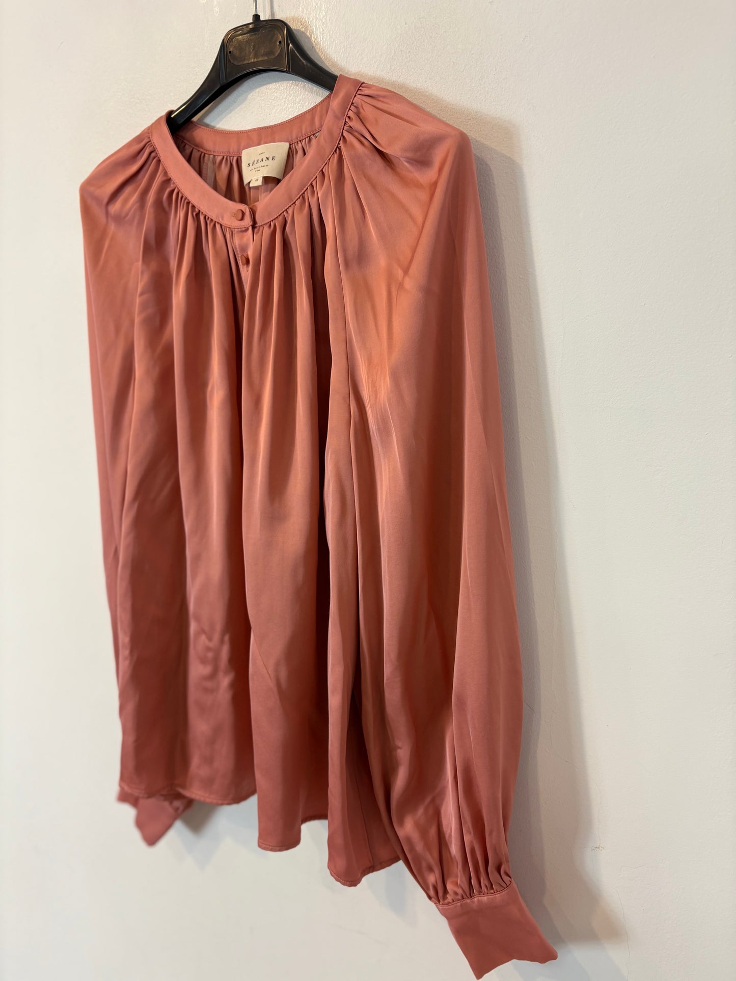 SÉZANE.Conjunto rosa satinado fluido