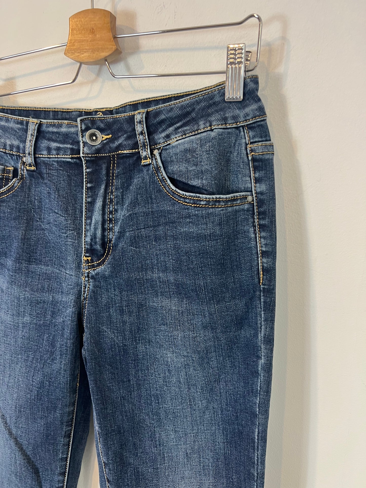 MISS BON BON. Denim pitillo detalle abalorios. T 38