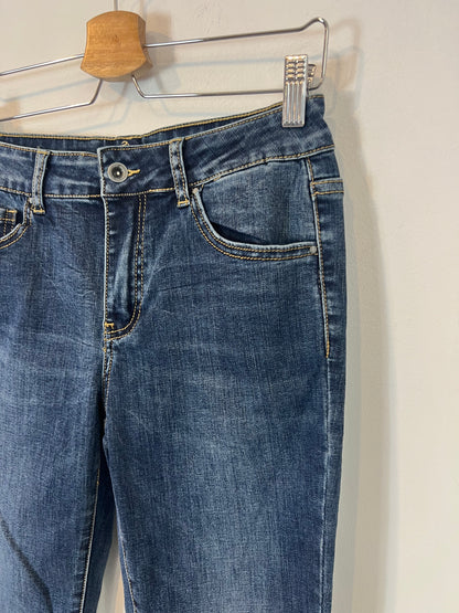 MISS BON BON. Denim pitillo detalle abalorios. T 38