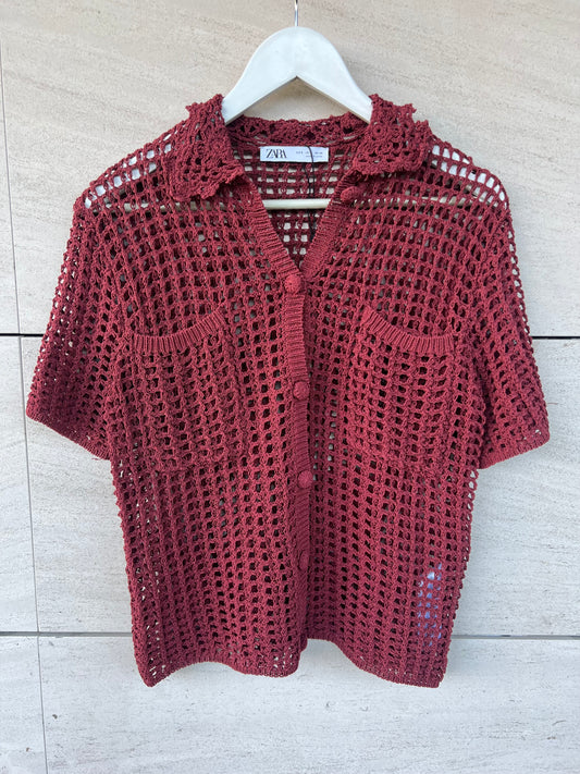 ZARA. Top punto calado cereza. T S
