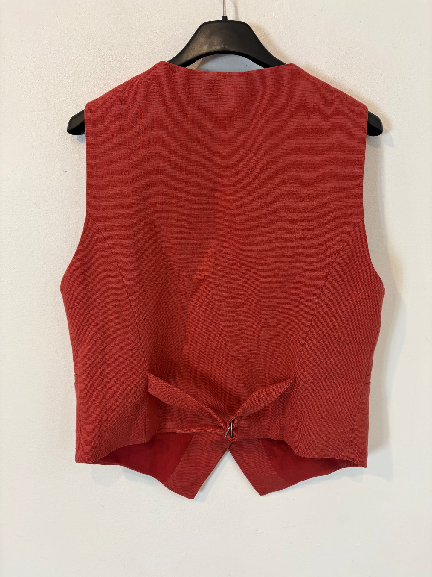 ZARA. Burgundy buttoned vest Ts