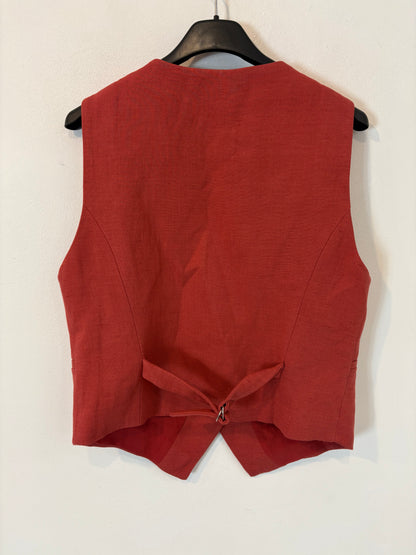 ZARA. Burgundy buttoned vest Ts
