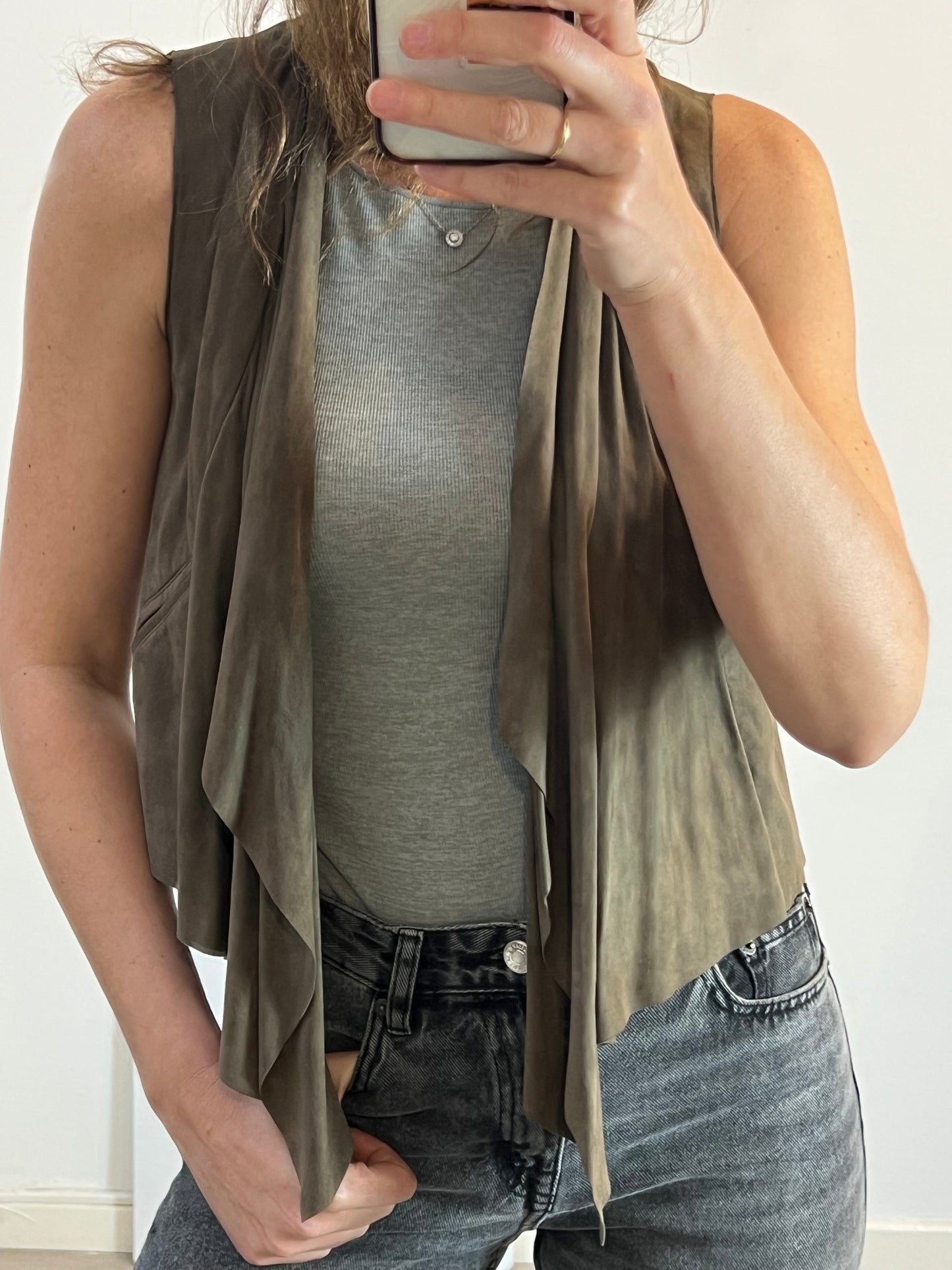 MASSIMO DUTTI. Chaleco piel fluido caqui. T S/M