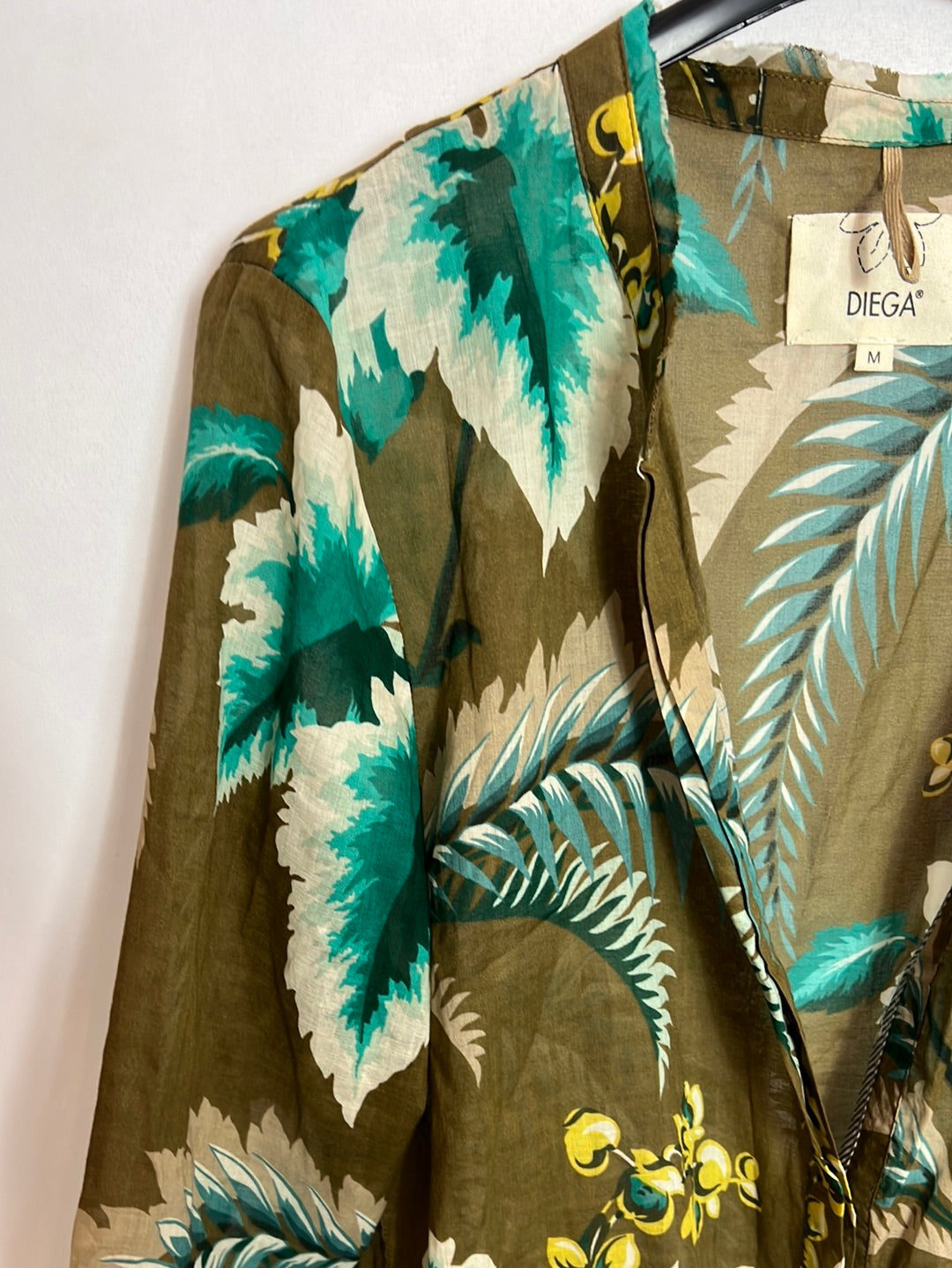 DIEGA. Green printed blouse. TM (Tare)